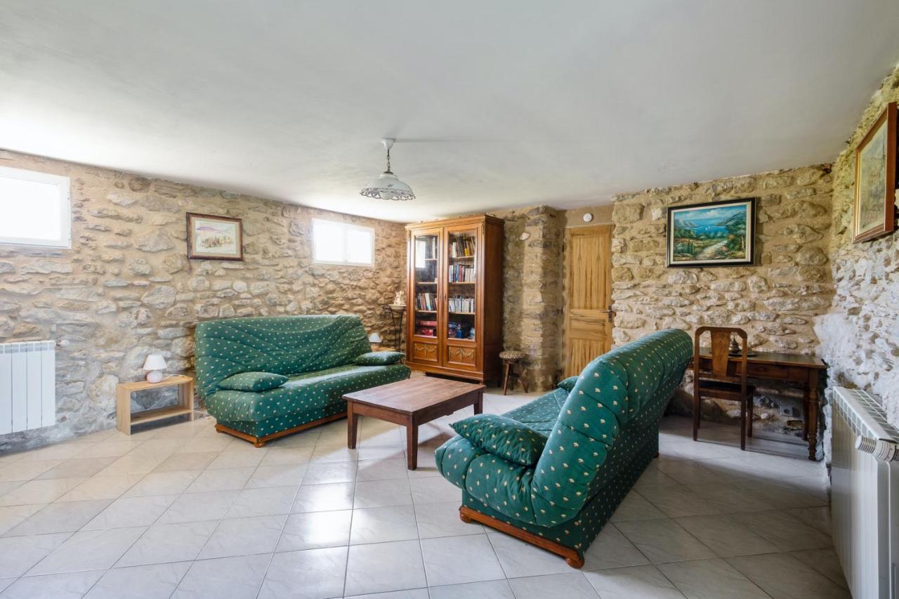 Villa Charmante A La Tour-D'Aigues Avec Piscine Privee Exteriör bild